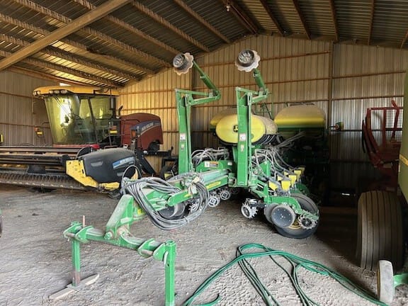 Main image John Deere 1770