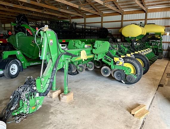 Image of John Deere 1770 equipment image 1