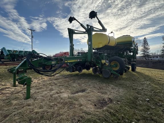 Image of John Deere 1770 equipment image 1