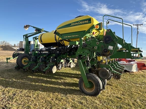 Image of John Deere 1770 equipment image 4