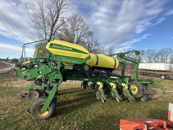 Image of John Deere 1770 equipment image 2