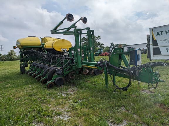 Image of John Deere 1770 equipment image 4