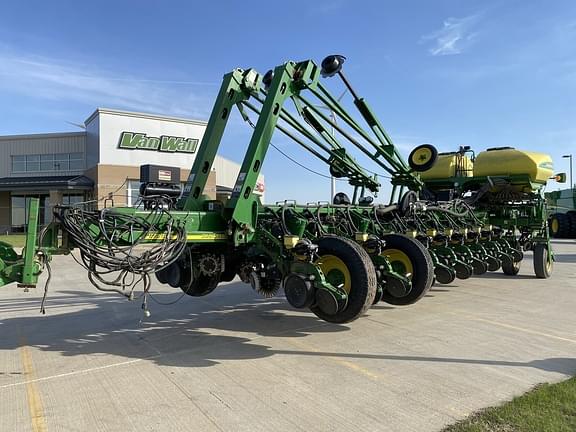 2008 John Deere 1770 Equipment Image0
