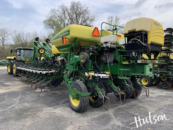Image of John Deere 1770 equipment image 2