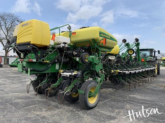 Image of John Deere 1770 equipment image 1