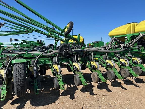 Image of John Deere 1770 equipment image 1
