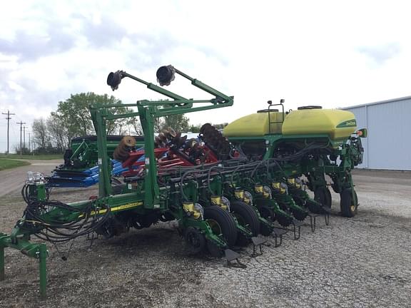 2008 John Deere 1770 Equipment Image0