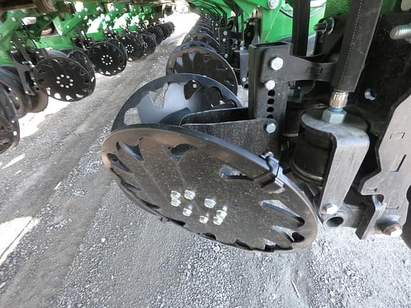 Thumbnail image John Deere 1770 17