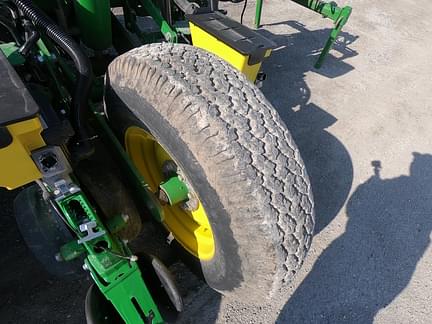 Thumbnail image John Deere 1770 24