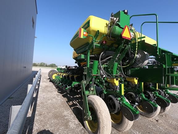 Main image John Deere 1770 5