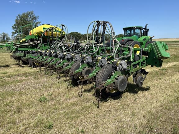 Image of John Deere 1770 equipment image 2