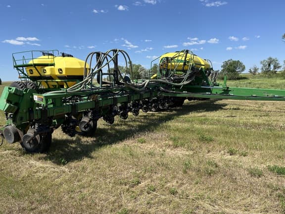 Image of John Deere 1770 equipment image 1