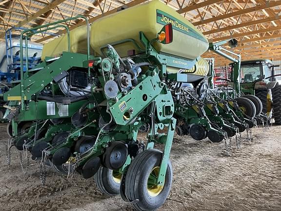 Image of John Deere 1770 equipment image 3