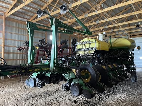 Image of John Deere 1770 equipment image 1