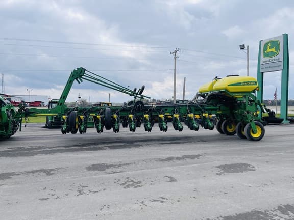 Image of John Deere 1770 equipment image 3