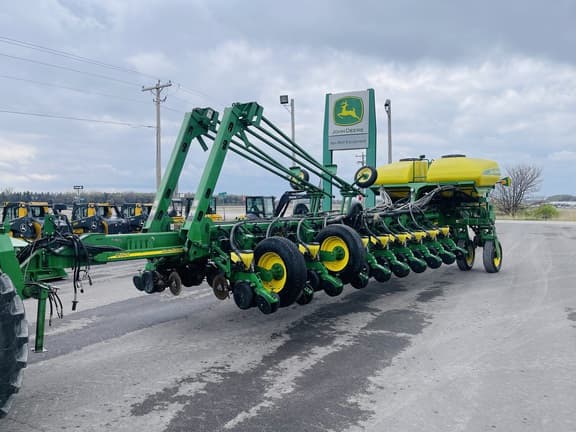 Image of John Deere 1770 equipment image 2