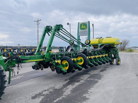 2008 John Deere 1770 Equipment Image0