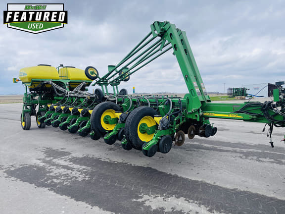 Image of John Deere 1770 equipment image 1