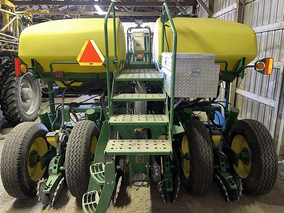 Image of John Deere 1770 equipment image 2