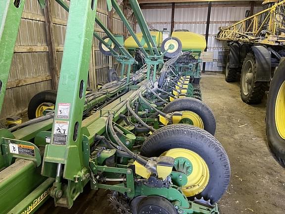 Image of John Deere 1770 equipment image 4