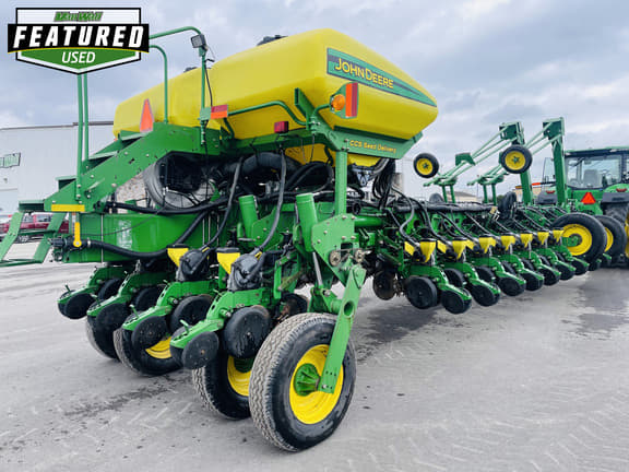 Image of John Deere 1770 equipment image 3