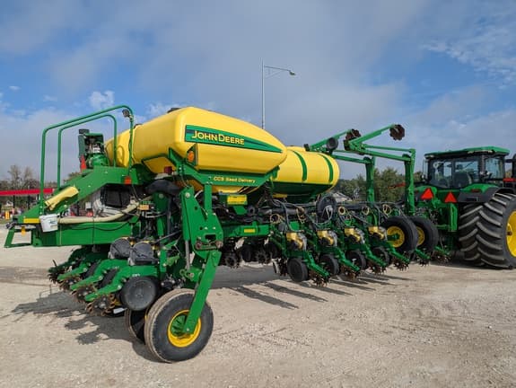 Image of John Deere 1770 equipment image 3