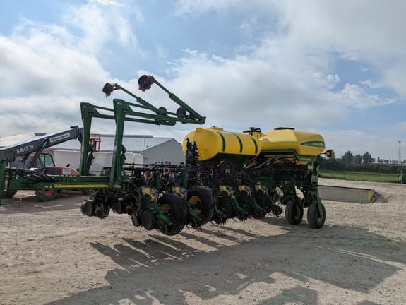 Image of John Deere 1770 equipment image 1