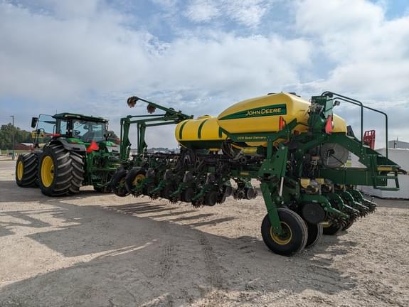 Image of John Deere 1770 equipment image 4