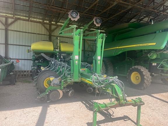 Image of John Deere 1770 equipment image 2