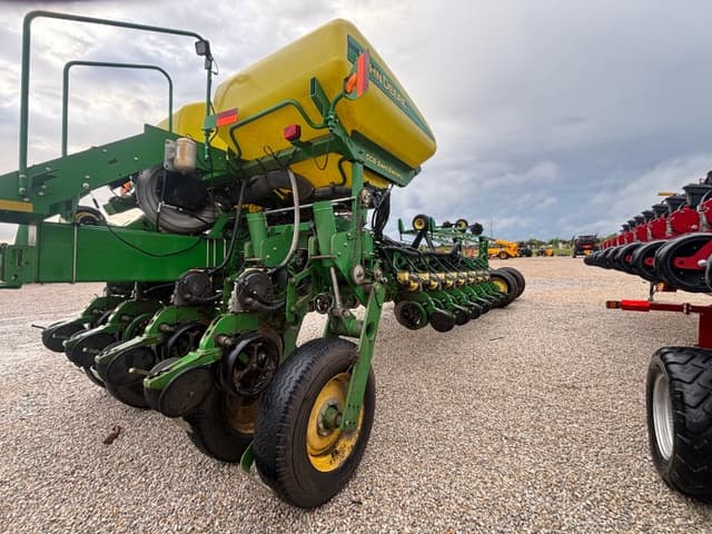 Image of John Deere 1770 equipment image 3