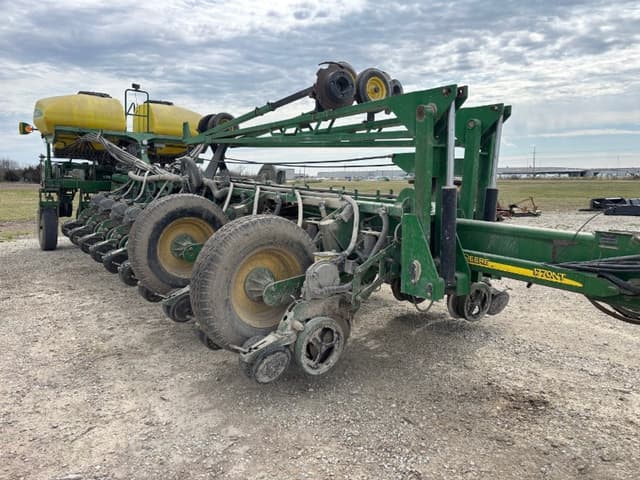 Image of John Deere 1770 equipment image 1