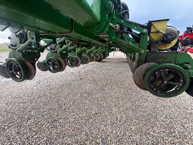 Image of John Deere 1770 equipment image 4