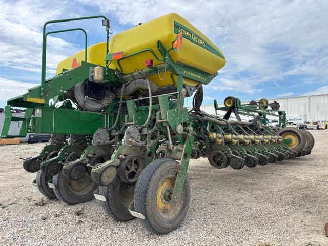 Image of John Deere 1770 equipment image 4