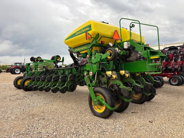 Image of John Deere 1770 equipment image 2