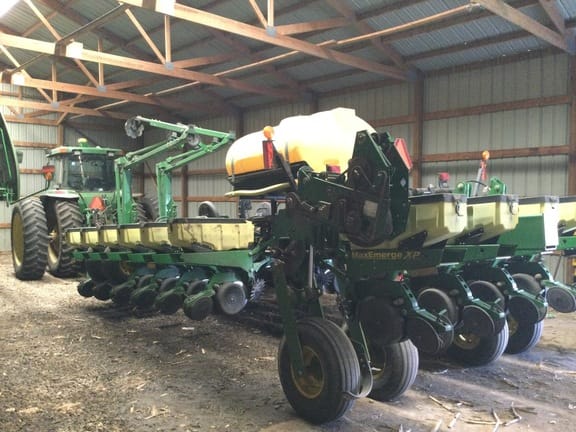 Main image John Deere 1770