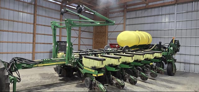 Image of John Deere 1770 equipment image 1