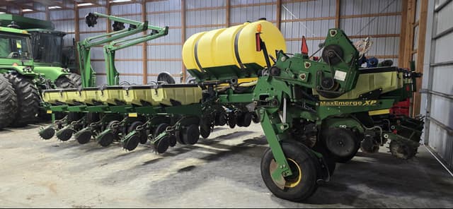 Image of John Deere 1770 equipment image 3