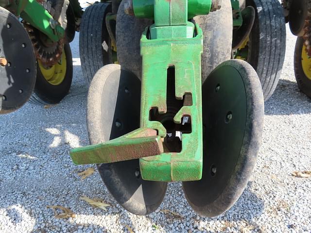 Image of John Deere 1790 equipment image 2