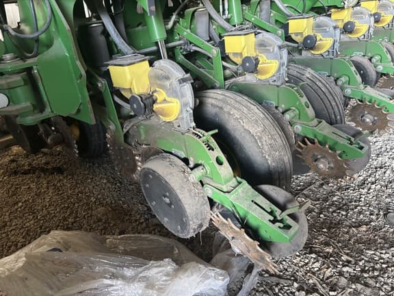 Image of John Deere 1790 equipment image 1