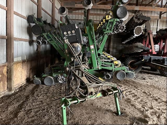 Image of John Deere 1790 equipment image 2