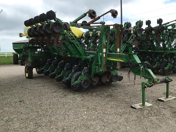 Image of John Deere 1790 equipment image 1