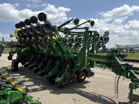 Image of John Deere 1790 equipment image 2