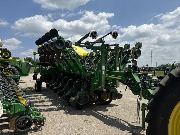 Image of John Deere 1790 equipment image 3