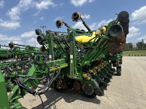 Image of John Deere 1790 equipment image 4