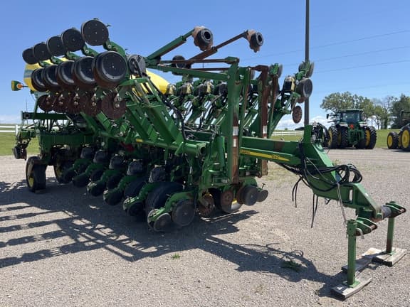 Image of John Deere 1790 equipment image 2