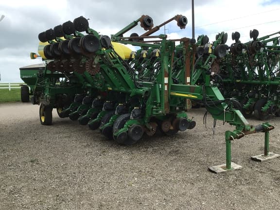 Image of John Deere 1790 equipment image 3