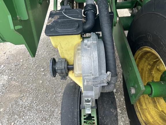 Image of John Deere 1790 equipment image 4