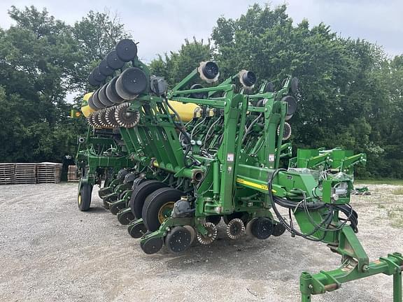 Image of John Deere 1790 equipment image 1