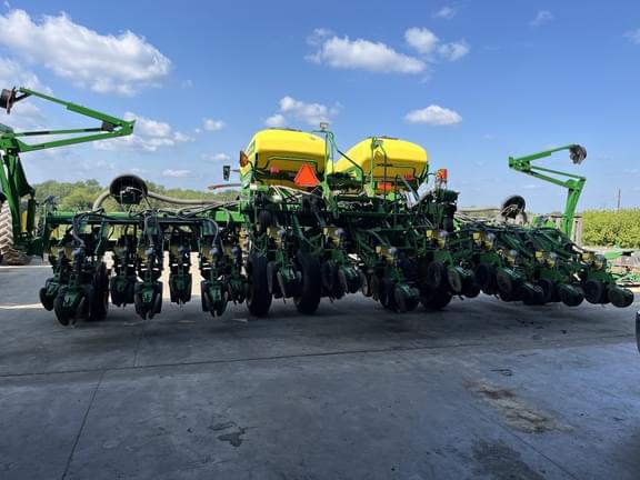 Image of John Deere 1790 equipment image 2