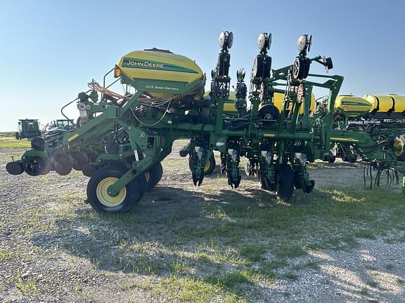 Image of John Deere 1790 equipment image 4